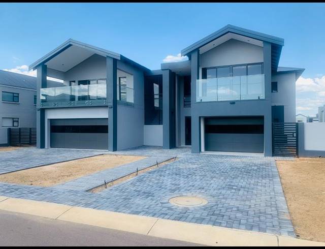 5 BEDROOM HOUSE FOR SALE IN SIX FOUNTAINS RESIDENTIAL ESTATE